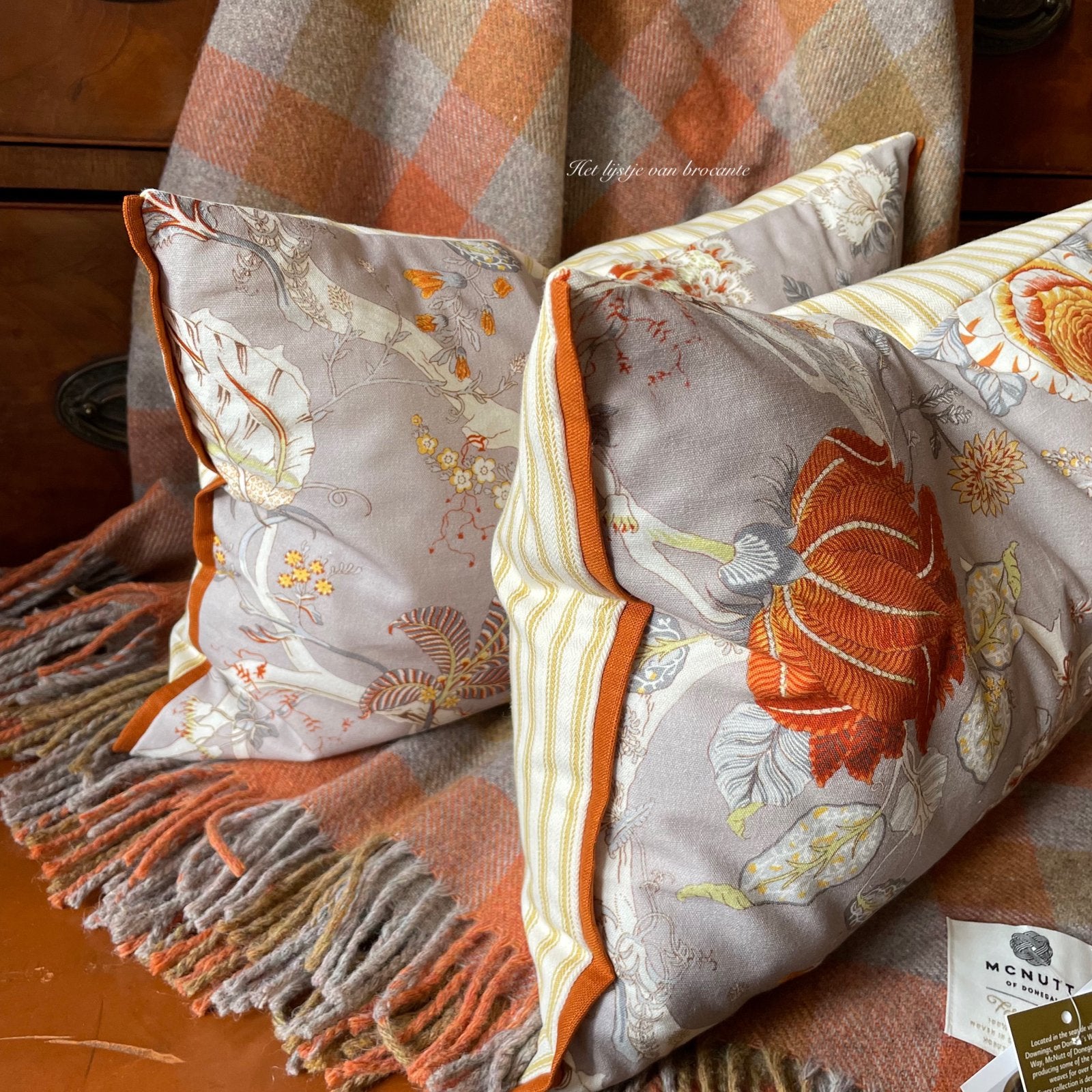 Handgemaakte kussen set Jacobean Orange, Westdijk 41 3241 GT Middelharnis, Info@lijstjevanbrocante.nl, Ophalen of Verzenden, Sierkussen