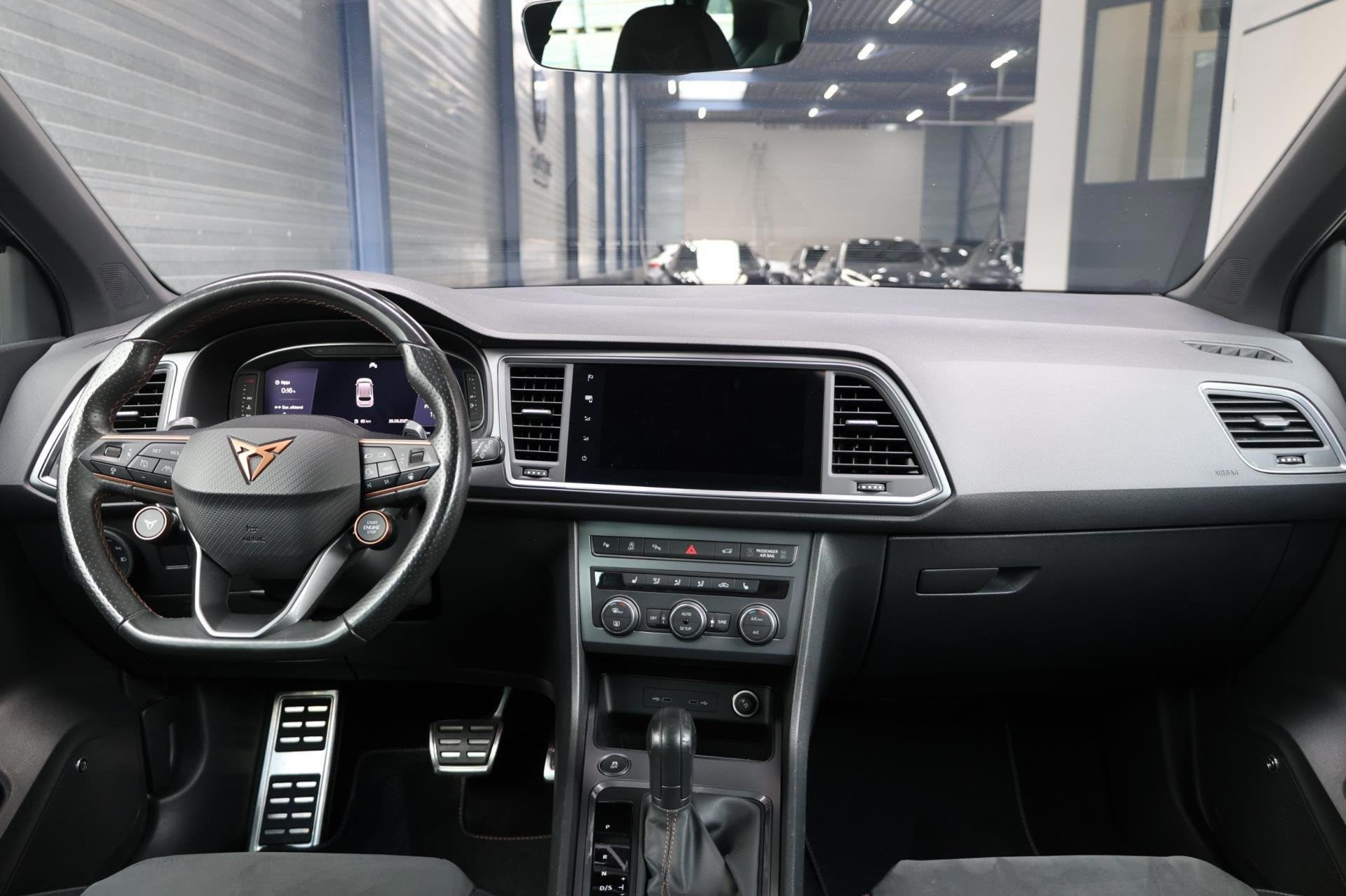 CUPRA Ateca 2.0 TSI 4DRIVE 300+PK FACELIFT/BREMBO/SFEER/BEAT, Auto's, Automaat, Dealer onderhouden, Gebruikt, 4 cilinders