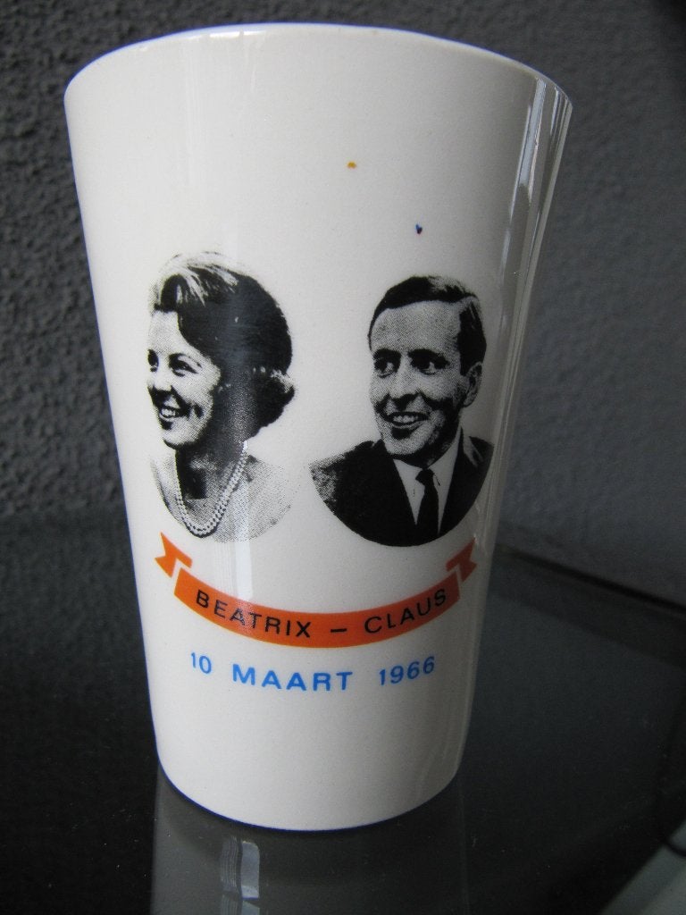 Beker huwelijk Prinses Beatrix en Prins Claus, Ophalen of Verzenden, Zo goed als nieuw, Nederland, Servies