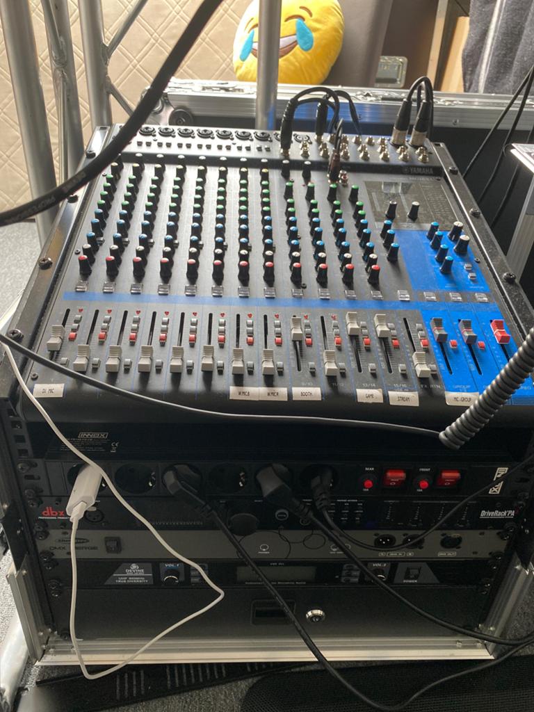 Yamaha MG16XU Mengpaneel met Flightcase (6u), Ophalen, Gebruikt, 10 tot 20 kanalen, Microfooningang