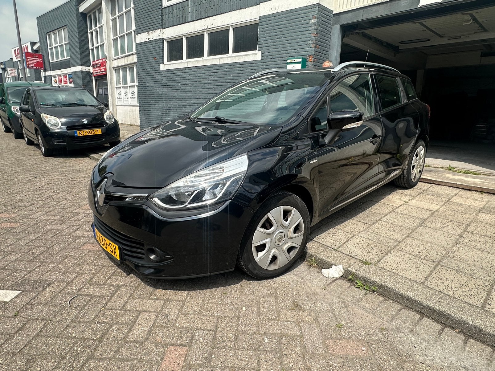 Renault Clio 0.9 TCE 90 Estate 2016 Zwart, 898 cc, Stof, 580 kg, 1064 kg