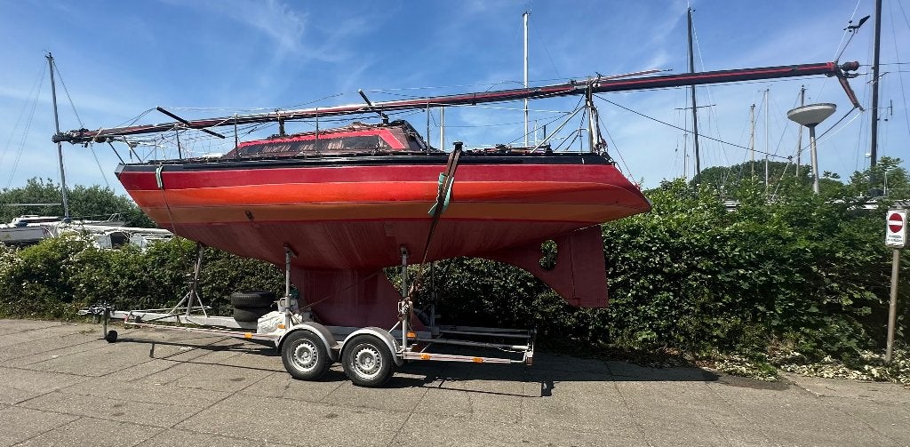 Defender 27 (inclusief trailer), Watersport en Boten, Kajuitzeilboten en Zeiljachten, Ophalen, Gebruikt, Binnenboordmotor, 1.80 meter