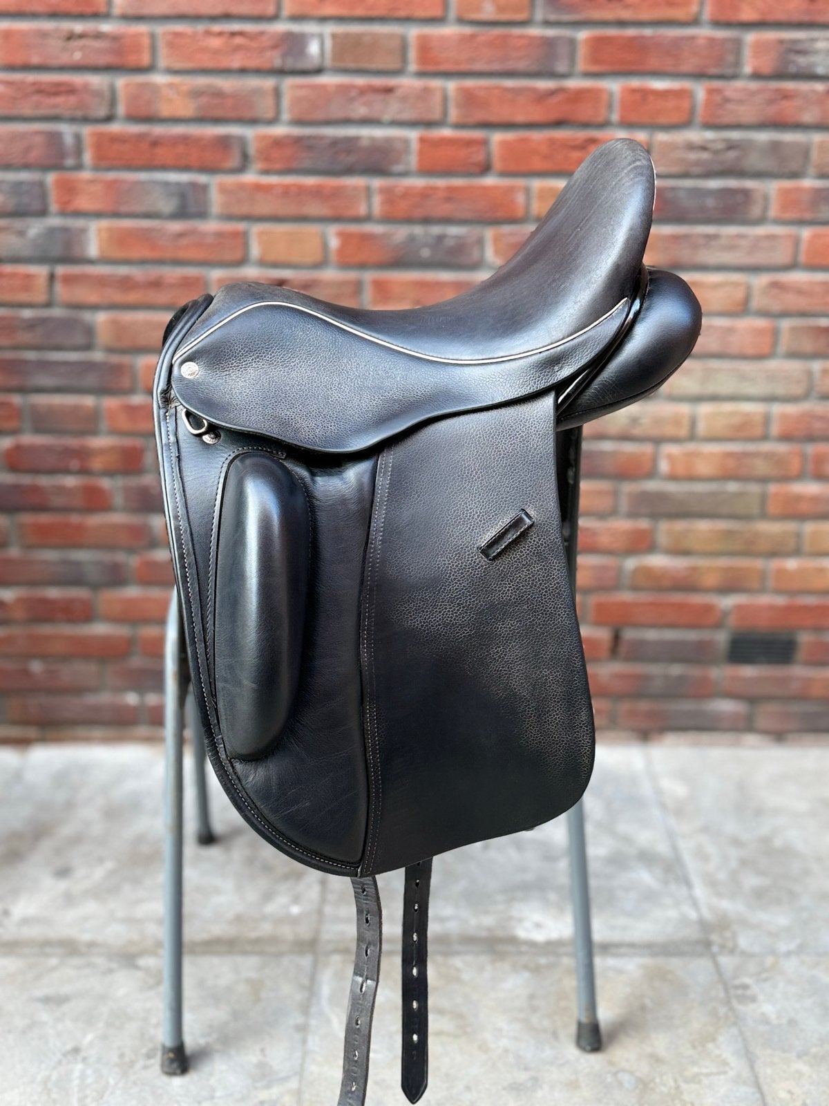 Custom junior Wolfgang 16 inch dressuurzadel dressuur zadel, Dieren en Toebehoren, Ophalen, Zo goed als nieuw, Dressuur