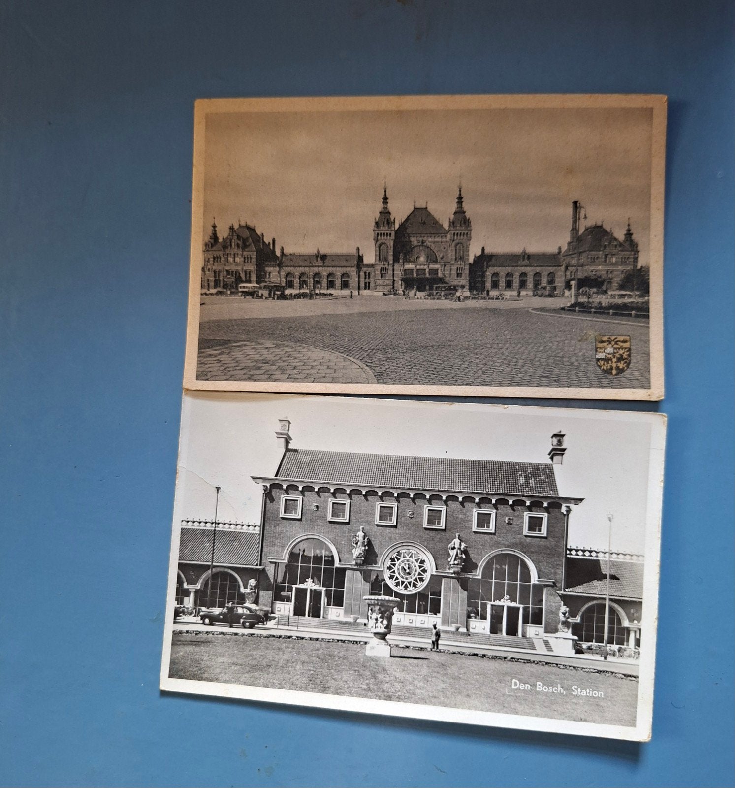 Oude ansichtkaarten Den Bosch Station (2 stuks), Ophalen of Verzenden, 1940 tot 1960, Gelopen, Noord-Brabant