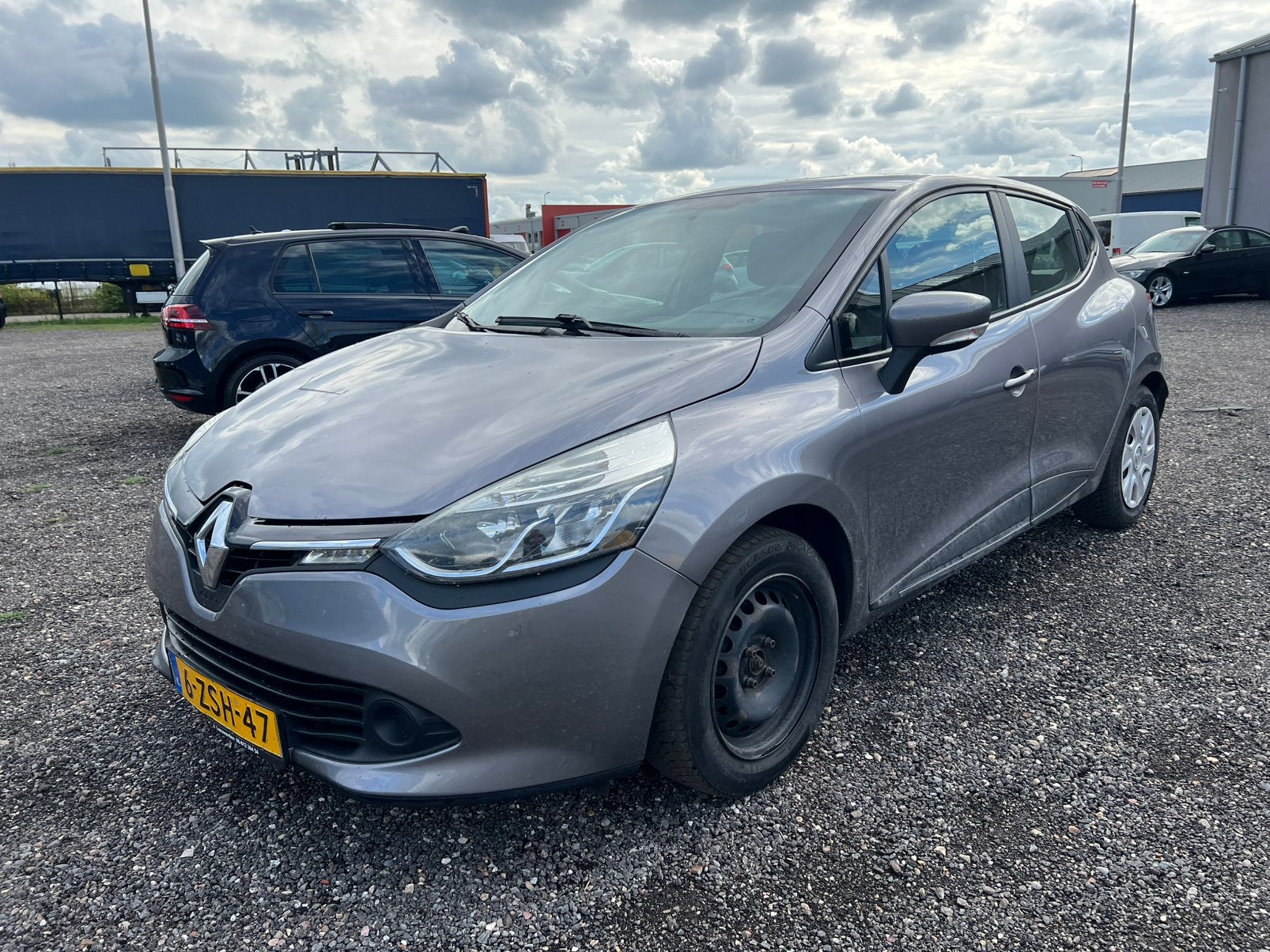 Renault Clio 1.5 DCi 66KW 2015 Grijs EXPORT, Auto's, Voorwielaandrijving, Euro 5, Stof, Zwart