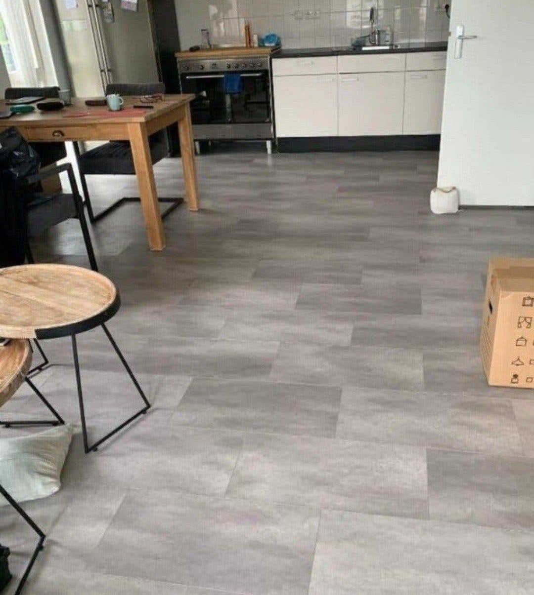 FlexxFloors Klik PVC vloer betonlook (50m2) + ondervloer, Ophalen, Betonlook, Zo goed als nieuw, Grijs