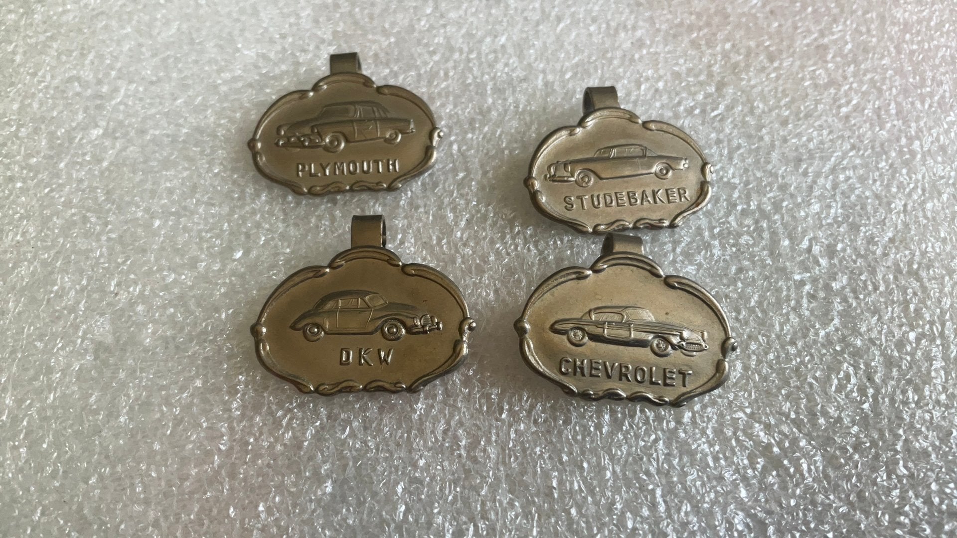 4 stuks clips/klemmetjes automerken, Ophalen of Verzenden, Zo goed als nieuw, Overige onderwerpen