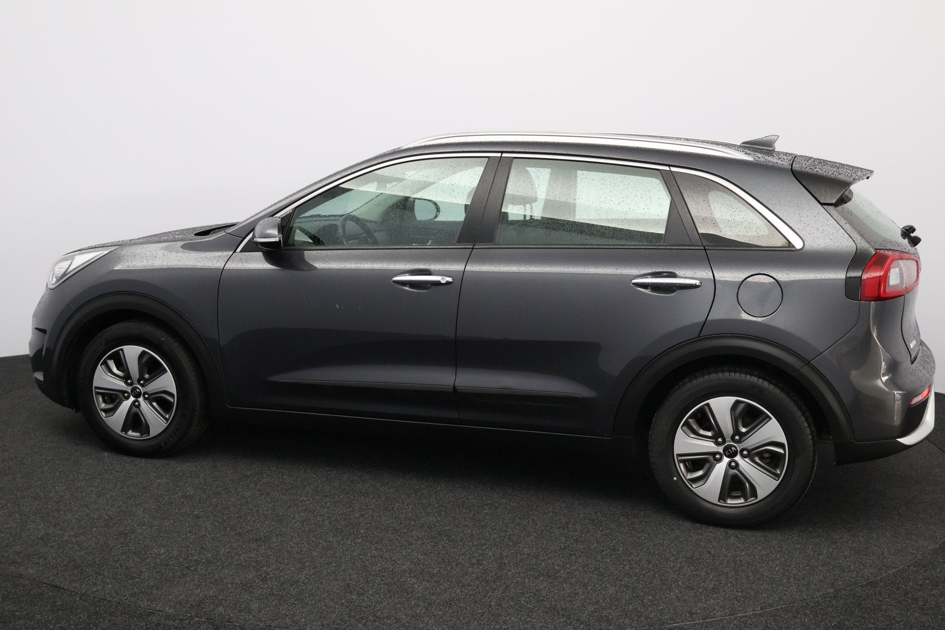 Foto 3 van Kia Niro 1.6 GDi Hybrid DynamicLine/ 16'' LMV/ Apple + Andro