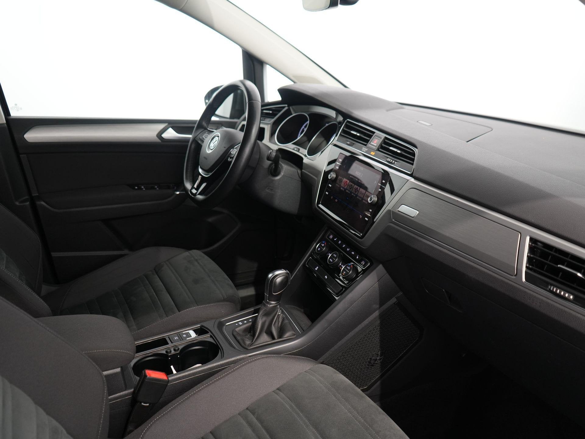 Volkswagen Touran 1.5 TSI Highline Business R 7p | Led | ACC, Auto's, Adaptive Cruise Control, 4 cilinders, 150 pk, 7 stoelen