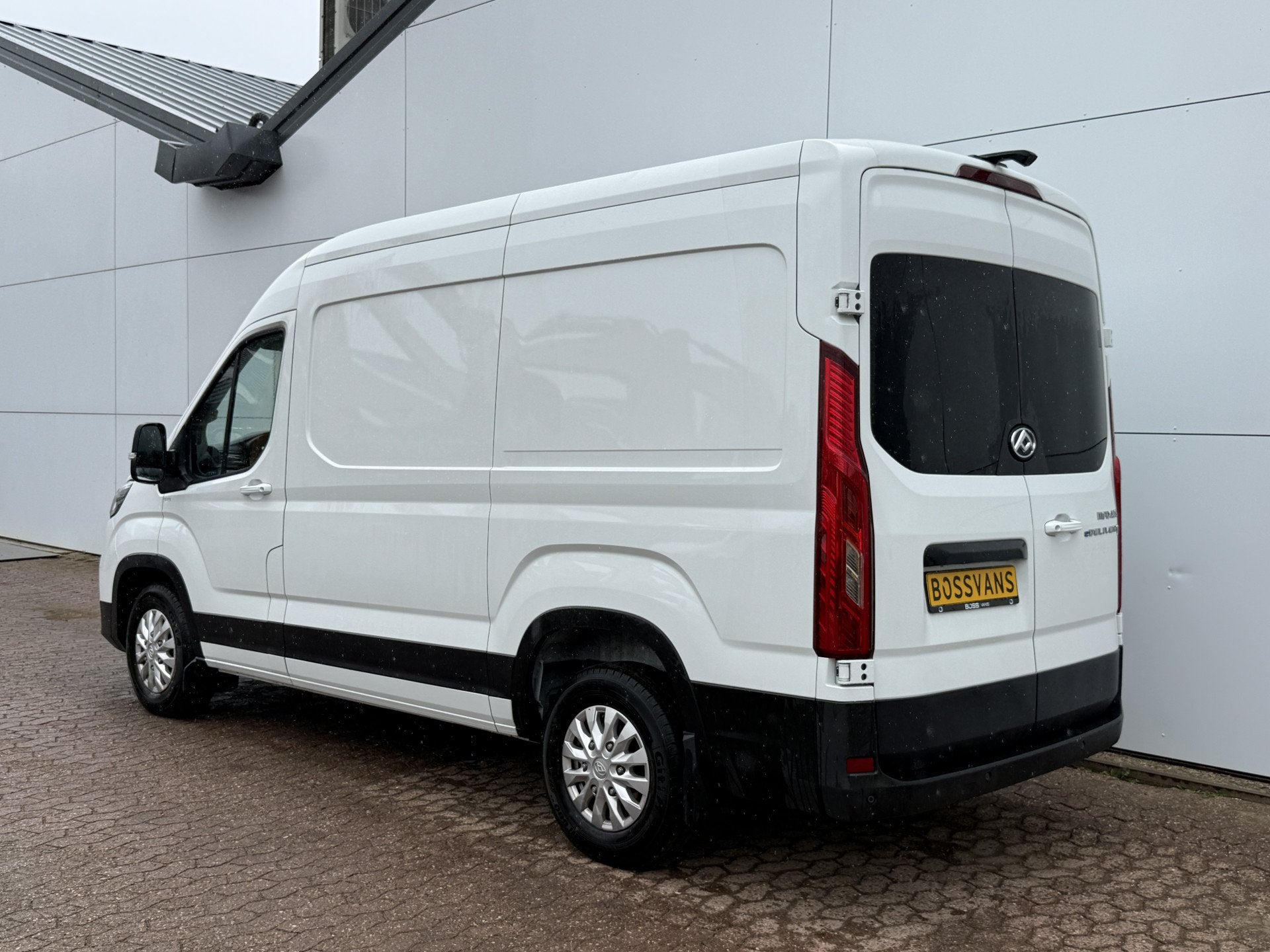 Maxus eDeliver 9 77kWh 204PK Nieuw model! L2H2 Glaspack/Camp, Auto's, Stof, Gebruikt, Wit, 204 pk