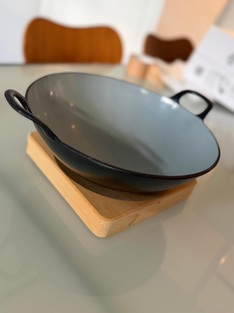 Gietijzeren geëmailleerde wok 27 cm, Ophalen of Verzenden, Gebruikt, Gietijzer, Wok
