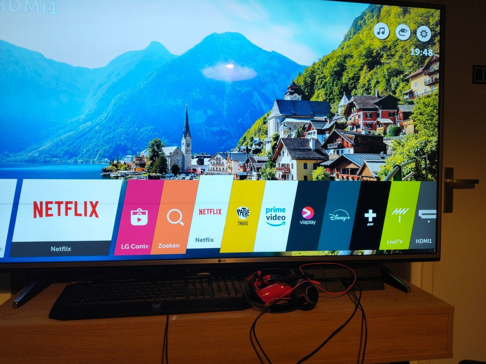 LG Smart TV - gebruikt heeft links een streepje in beeld., Ophalen, Gebruikt, 50 Hz, 100 cm of meer