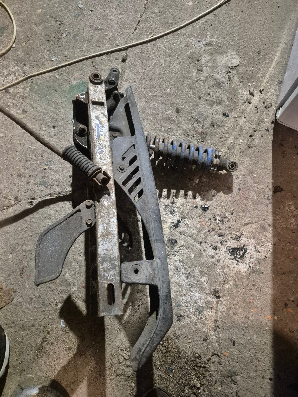suzuki tsx Achterbrug met schokbreker en kettingkast, Ophalen, Gebruikt