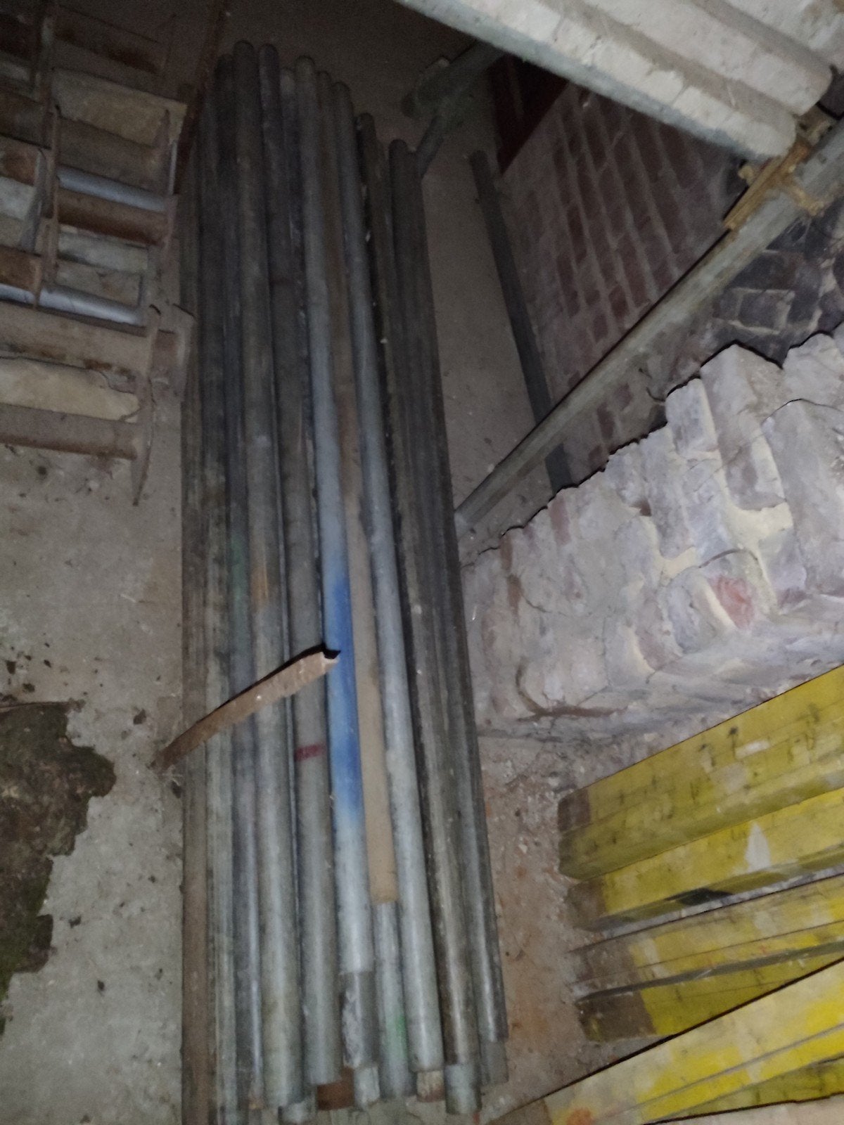 Steigerbuizen - Diverse lengtes en diverse soorten klemmen., Doe-het-zelf en Verbouw, Steigers, Ophalen, Gebruikt, Overige typen