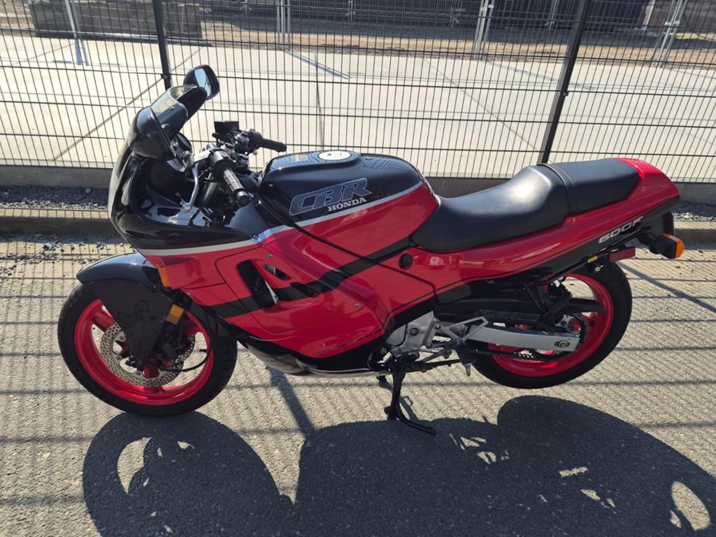 Prachtige CBR 600F aangeboden., 4 cilinders, Motorrijbewijs A, Gebruikt, Meer dan 35 kW