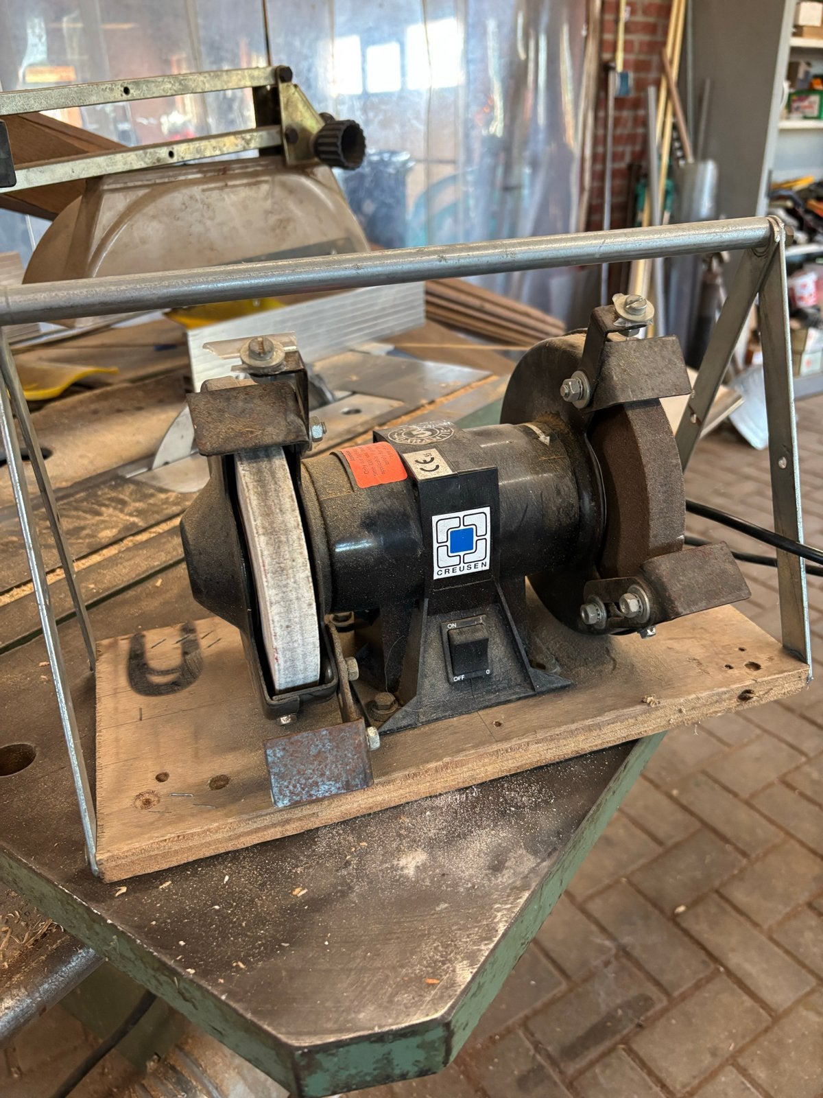 Creusen Bankslijpmachine DS-6150 TS - Gebruikt, Doe-het-zelf en Verbouw, Ophalen of Verzenden, Gebruikt, Minder dan 700 watt, Werkbankslijpmachine