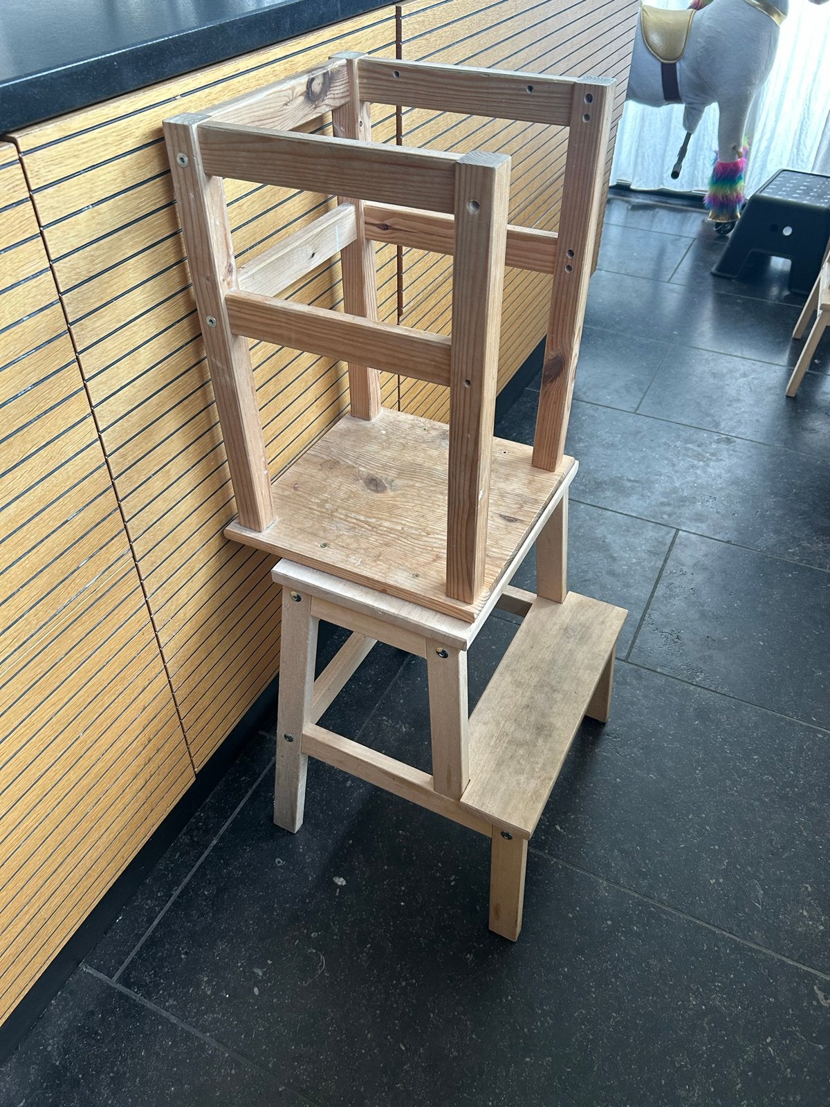 Houten leertoren (keukenhulp, montessori leren), Ophalen, Gebruikt, Meegroeistoel