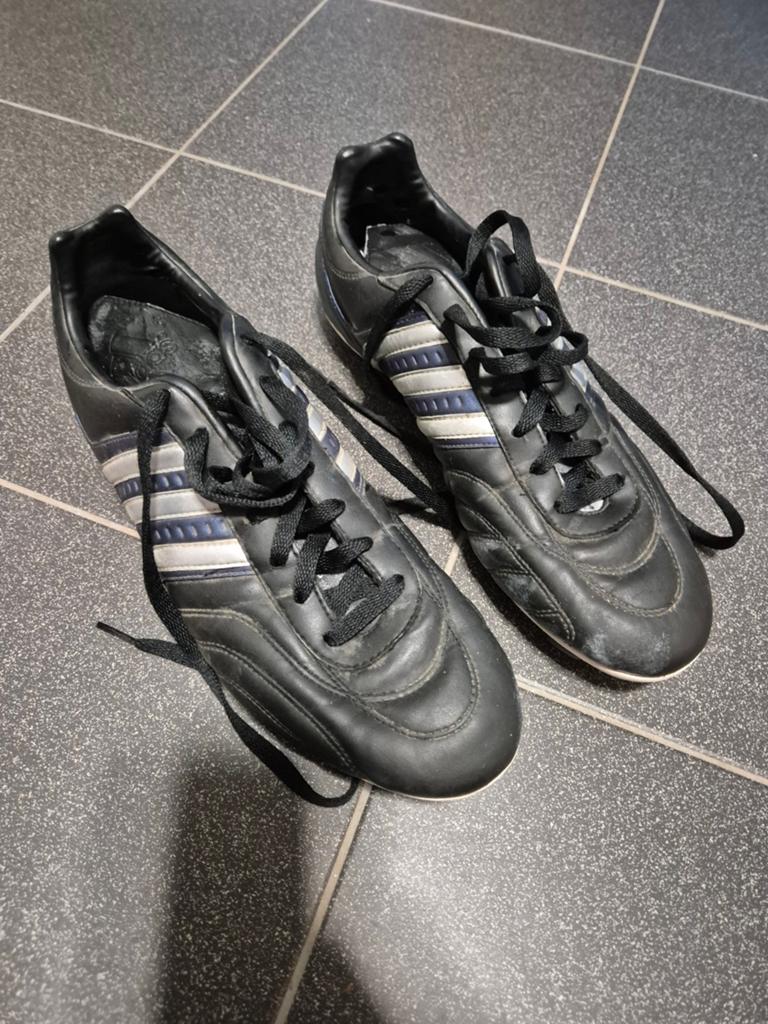 Voetbalschoenen adidas maat 46 2/6, Sport en Fitness, Voetbal, Ophalen of Verzenden, Gebruikt, Schoenen