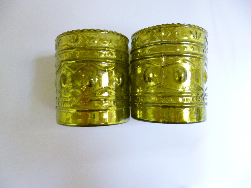2 Goudkleurige glaasjes voor waxinelichtjes samen €1,00, Gebruikt, 7 cm, Waxinelichthouder, Ophalen of Verzenden