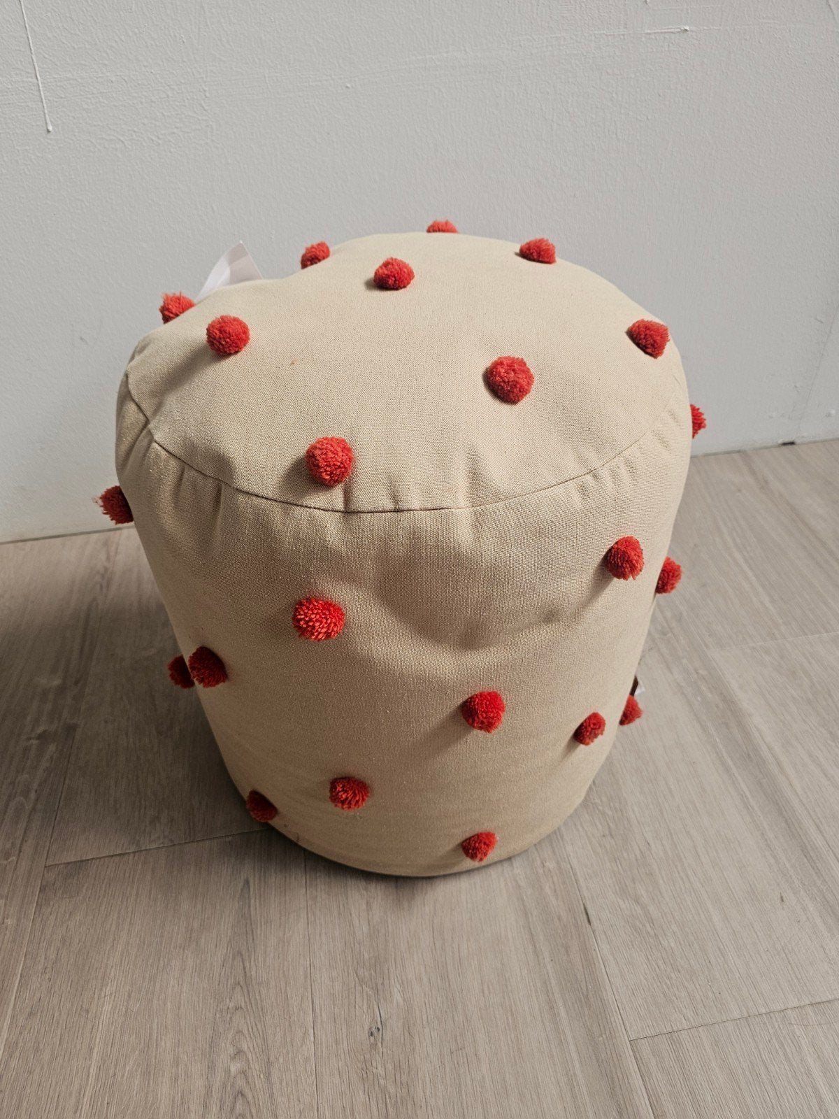 Ferm Living dot tufted poef, camel/red, Ophalen, Zo goed als nieuw, Overige merken, Zitmeubel