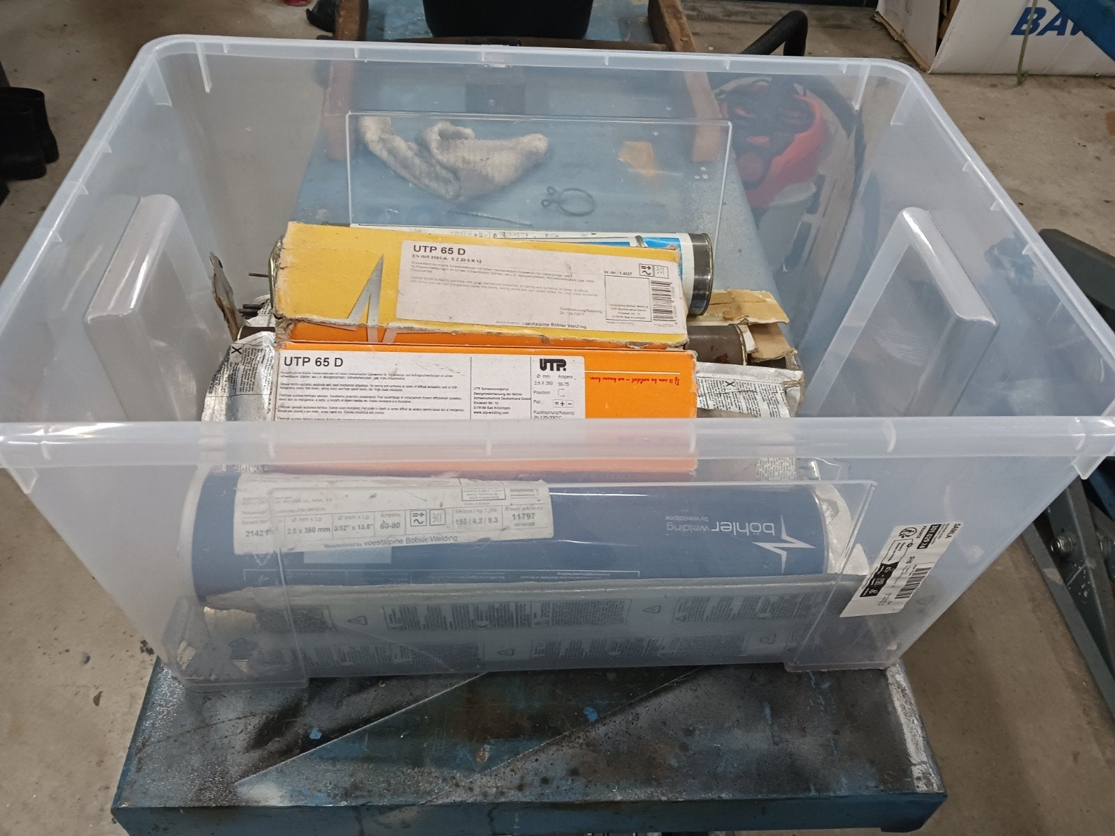 doos vol elektroden, Ophalen