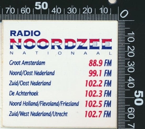 Sticker: Radio Noordzee Nationaal - FM Frequenties, Verzamelen, Ophalen of Verzenden, Zo goed als nieuw, Bedrijf of Vereniging