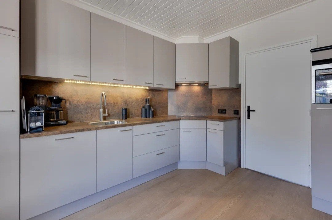 Nette keuken. Pas gerenoveerd, Huis en Inrichting, Keuken | Complete keukens, Ophalen, Gebruikt, Hoekkeuken, Hout