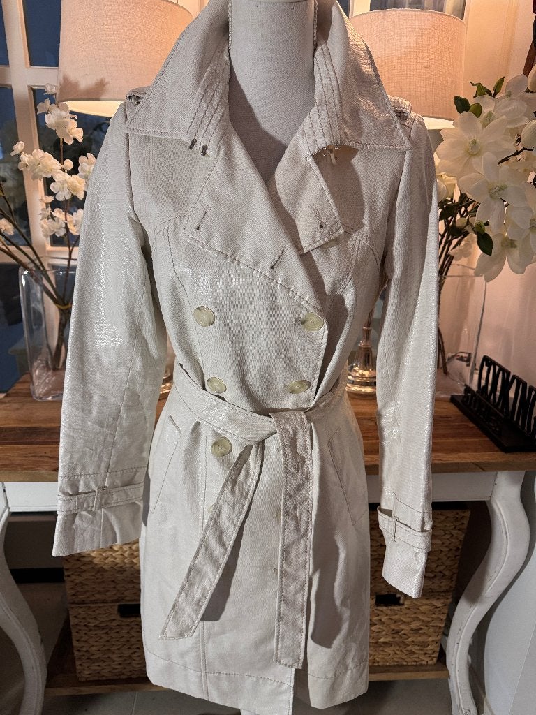 Chique, Witte trench./tussenjas Claudia Strater, 36/s, ZGAN., Kleding | Dames, Verzenden, Zo goed als nieuw, Maat 36 (S), Wit