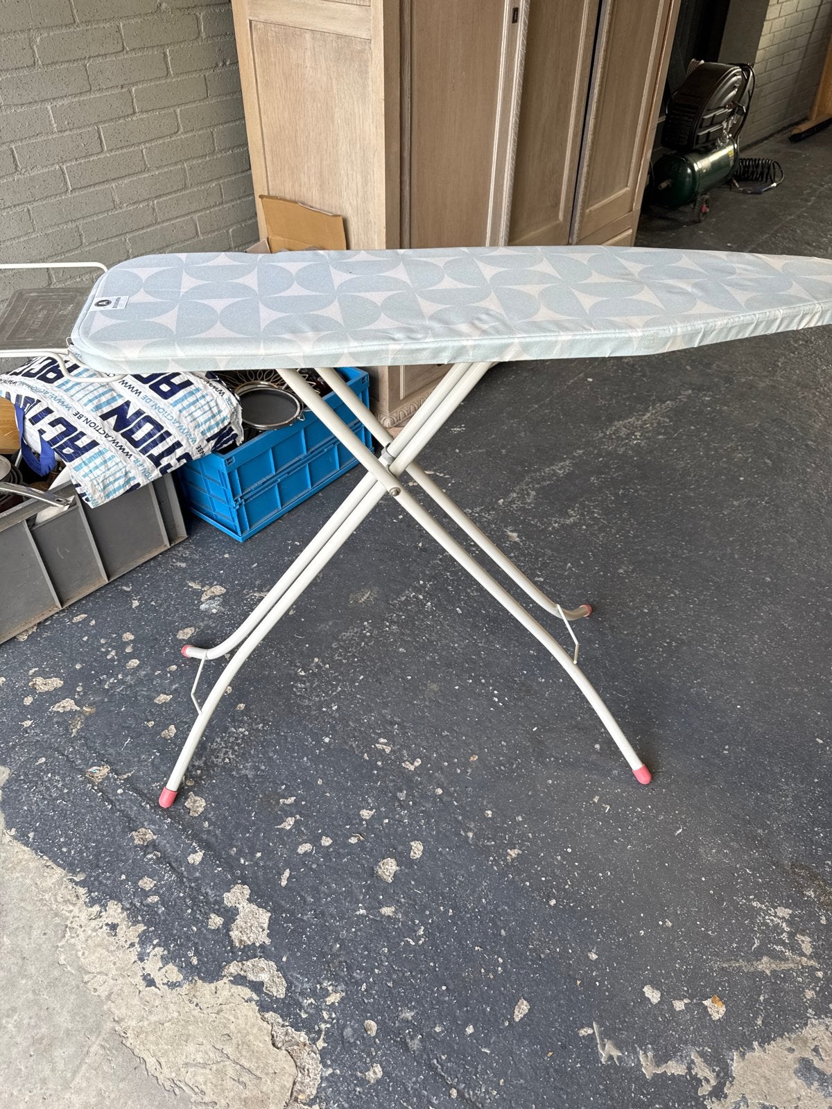 Brabantia Strijkplank met Strijkijzerhouder, Witgoed en Apparatuur, Strijkijzers en Strijkplanken, Ophalen, Gebruikt