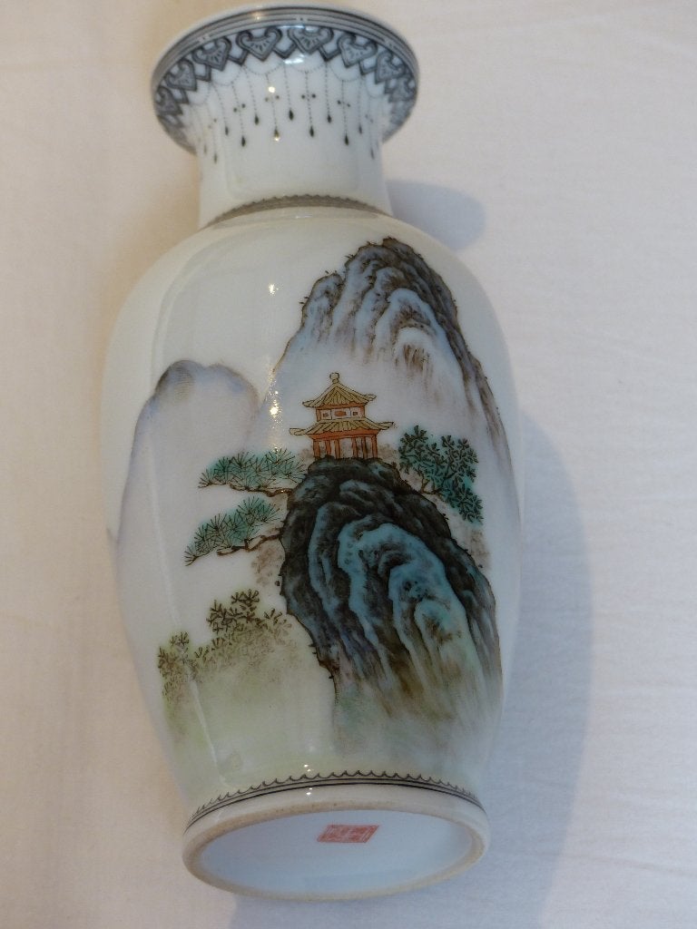 vintage Chinese porseleinen vaas Landschap pagode bergen, Ophalen of Verzenden