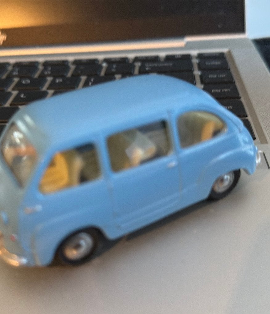Vintage lichtblauwe speelgoedauto - Zie foto, Hobby en Vrije tijd, Modelauto's | 1:43, Gebruikt, Auto, Spot on, Ophalen of Verzenden