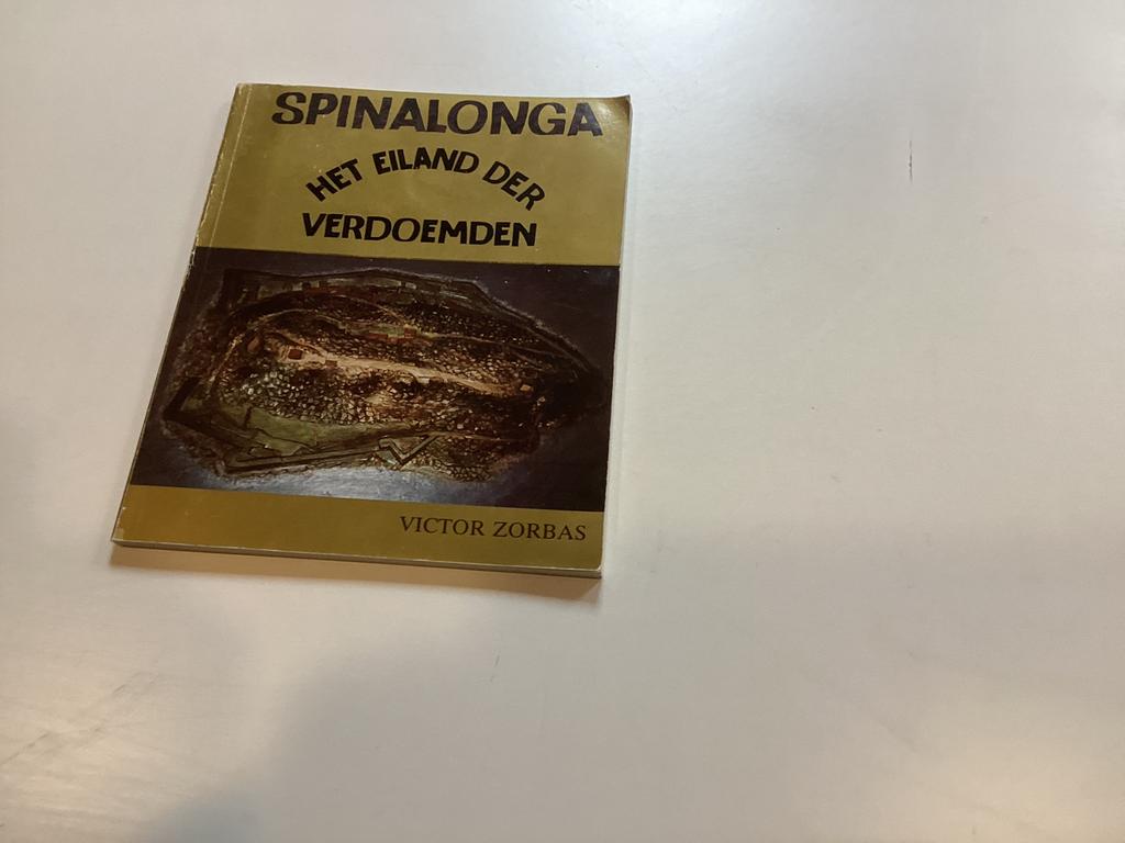 Boekje Spinalonga Het eiland der verdoemden., Boeken, Ophalen of Verzenden, Zo goed als nieuw, Europa