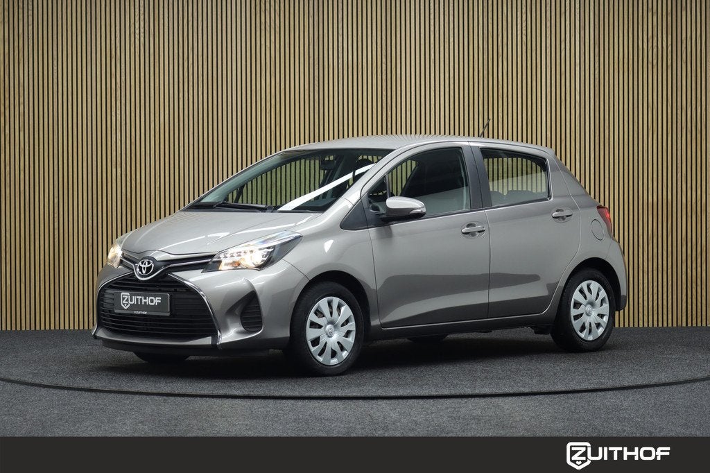 Toyota Yaris 1.3 VVT-i Aspiration | Trekhaak | Cruise-contro, Auto's, Zwart, 4 cilinders, Bedrijf, Handgeschakeld