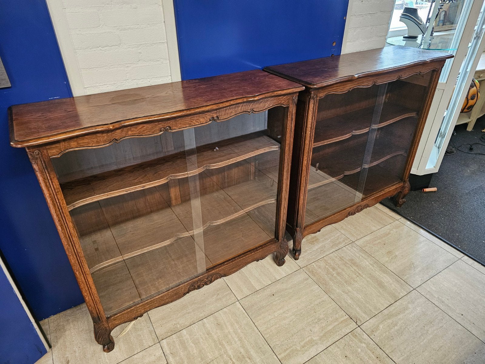 2x Vitrinekast Hout met Glazen Schuifdeuren, 100 tot 150 cm, Glas, Ophalen of Verzenden, Nvt