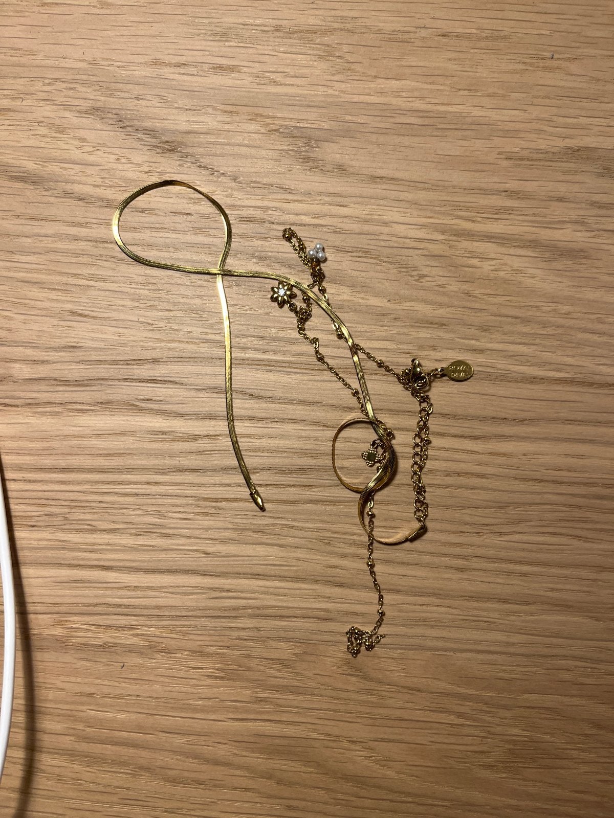 Gouden kettingen met hanger en strass - Royal Divas, Gebruikt, Ophalen of Verzenden, Goud, Overige materialen
