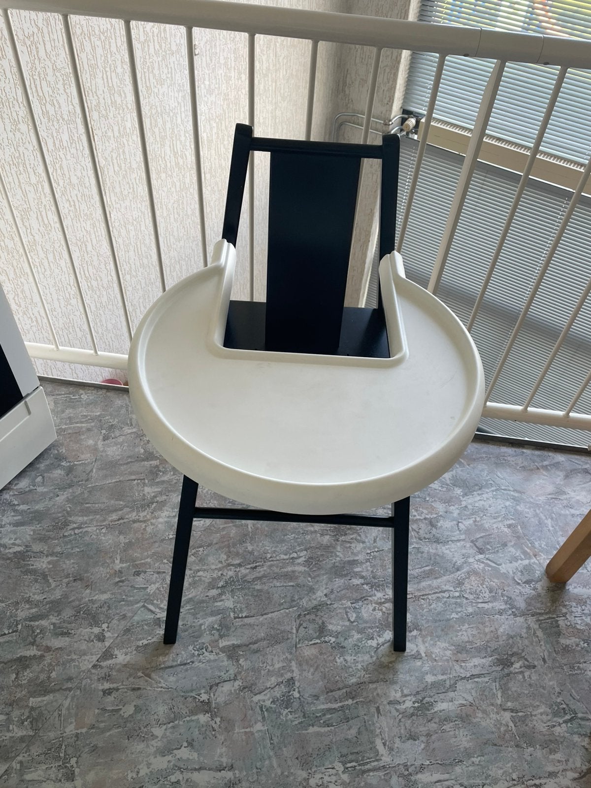 IKEA BLÅMES houten kinderstoel met afneembaar eetblad, Kinderen en Baby's, Ophalen, Zo goed als nieuw, Overige typen, Afneembaar eetblad