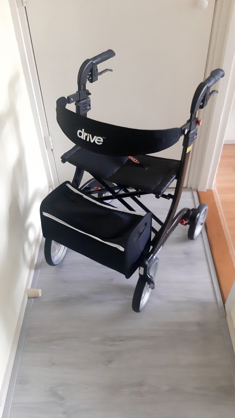 Rollator Nitro M met softbanden., Diversen, Rollators, Ophalen, Zo goed als nieuw