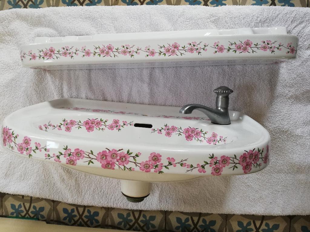 Groot fonteintje of kleine wastafel met planchet, roze bloem, Antiek en Kunst, Ophalen