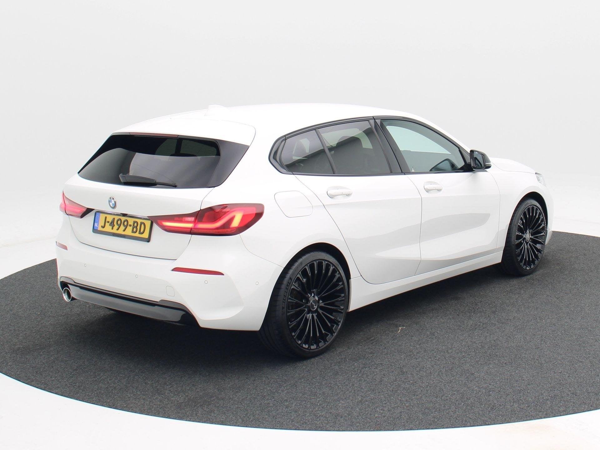BMW 1-serie 118i 140 Pk High Executive Edition | M-Design |, Dealer onderhouden, Gebruikt, Leder en Stof, Origineel Nederlands