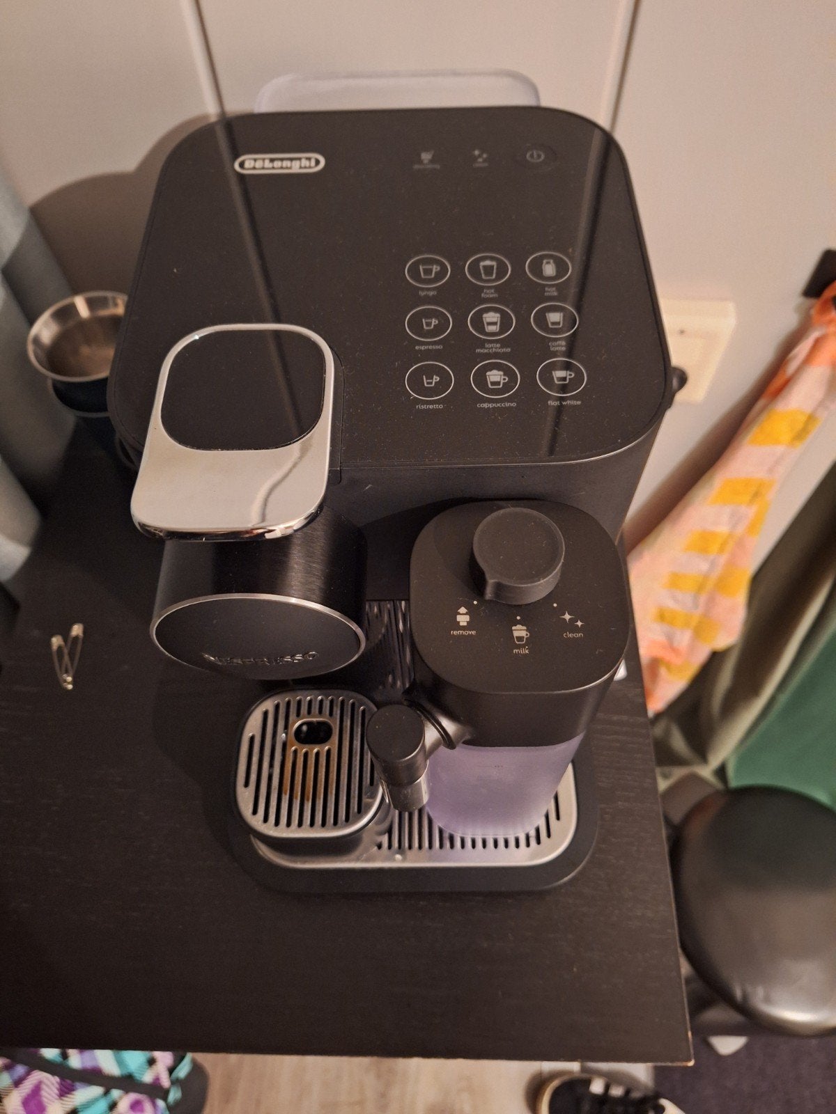 Nespresso De'Longhi koffiezetapparaat met melkopschuimer, Witgoed en Apparatuur, Ophalen, Koffiepads en cups, Gebruikt, Espresso apparaat