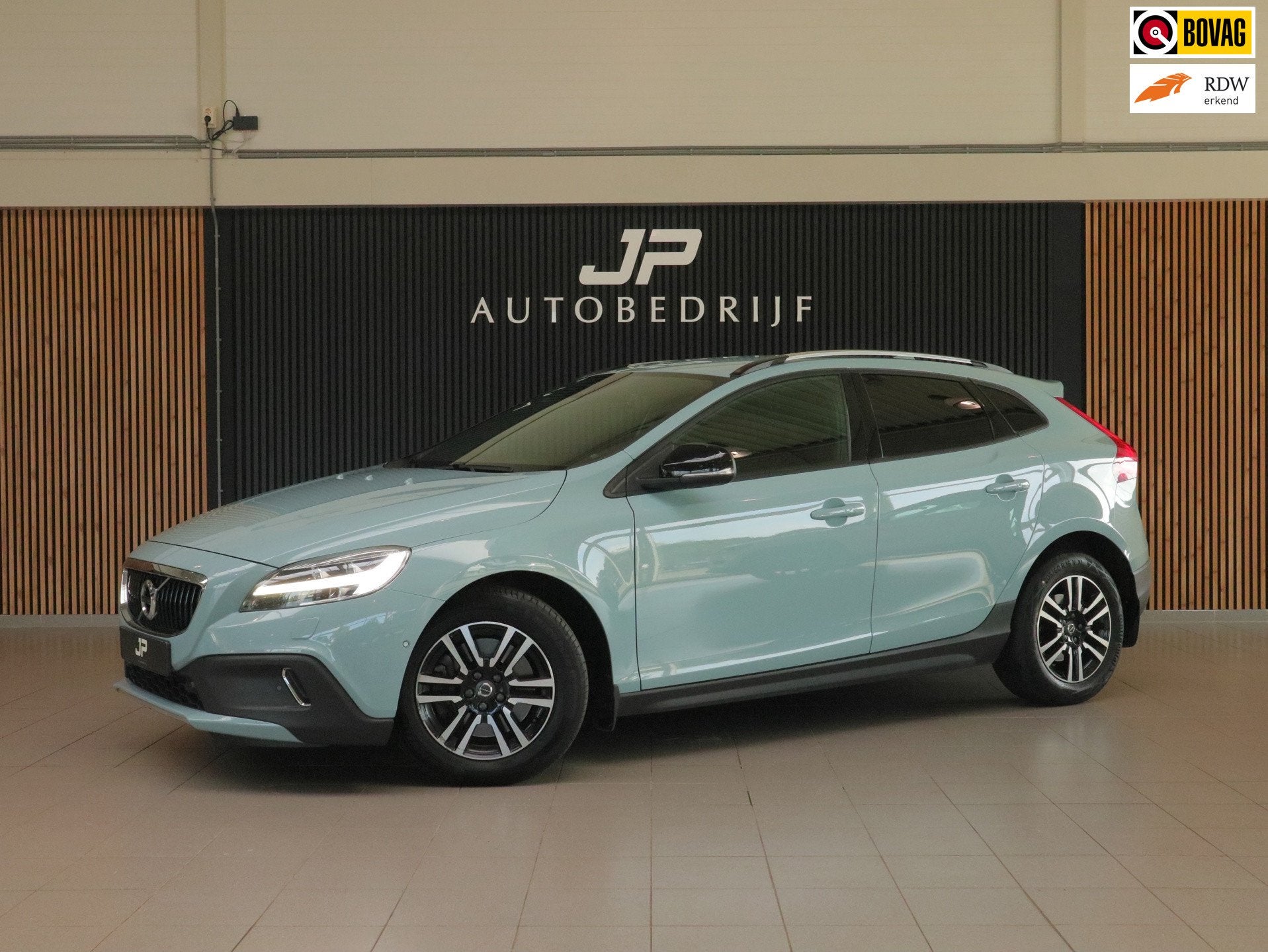 Volvo V40 Cross Country 1.5 T3 Summum AMAZON BLUE|ADAPT.CRUI, Dealer onderhouden, 4 cilinders, Blauw, Leder