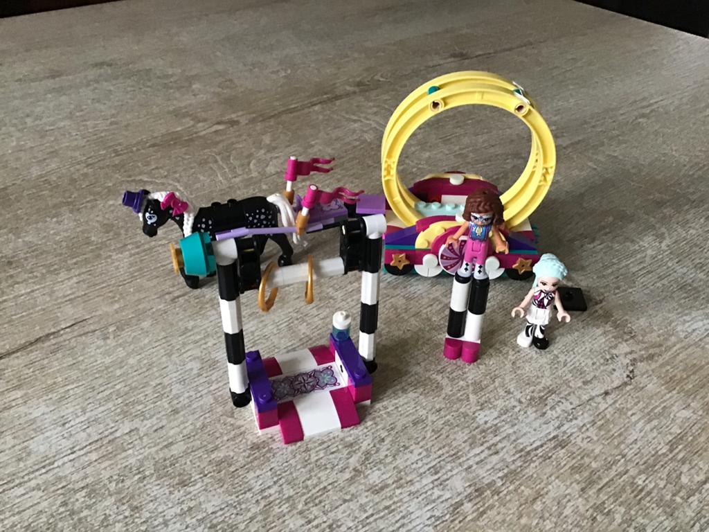 Lego friends magische kermis acrobatiek 41686, Ophalen of Verzenden, Zo goed als nieuw
