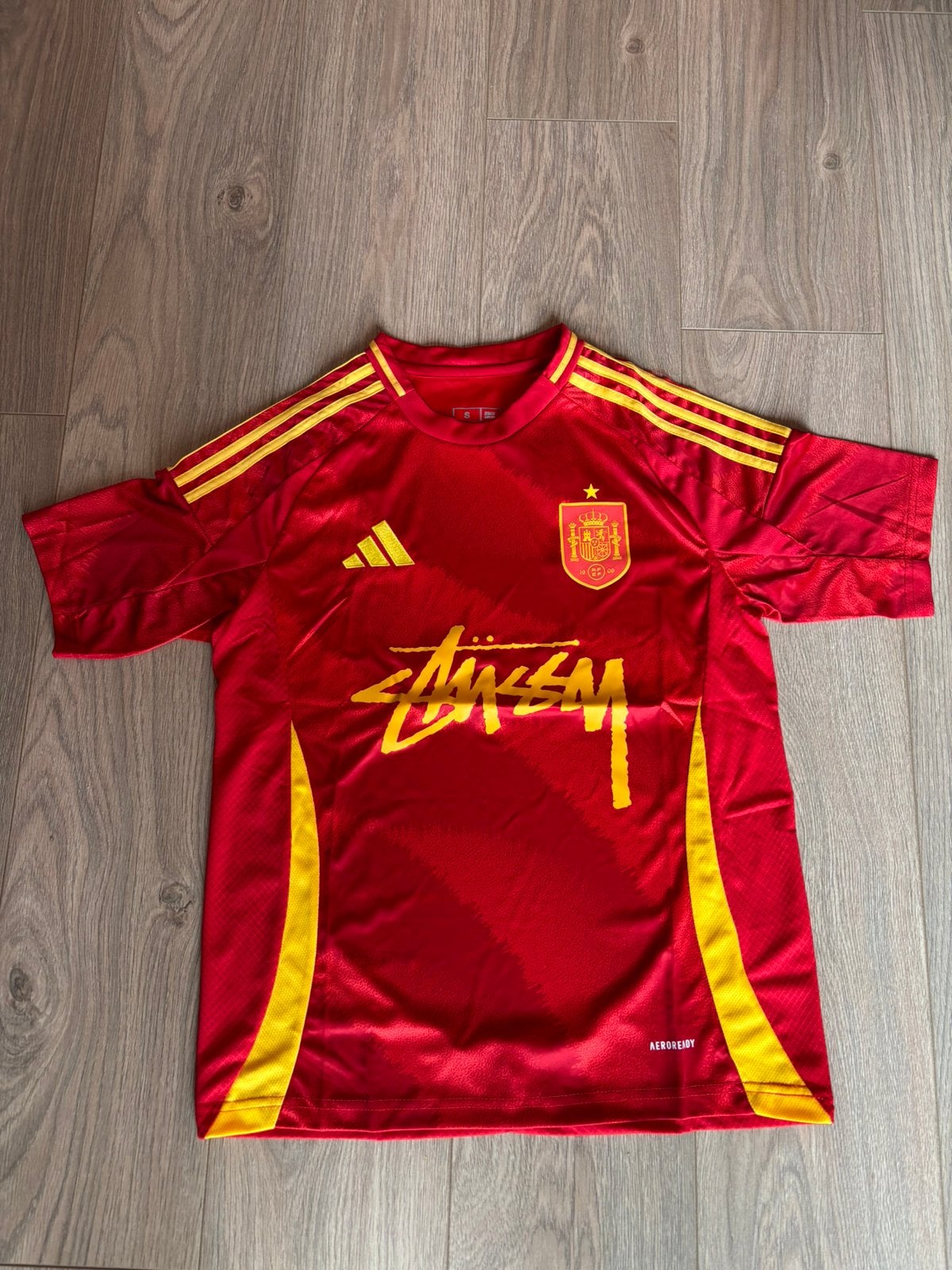 Voetbalshirt Spanje Stussy maat S & M beschikbaar, Verzenden, Zo goed als nieuw, Shirt