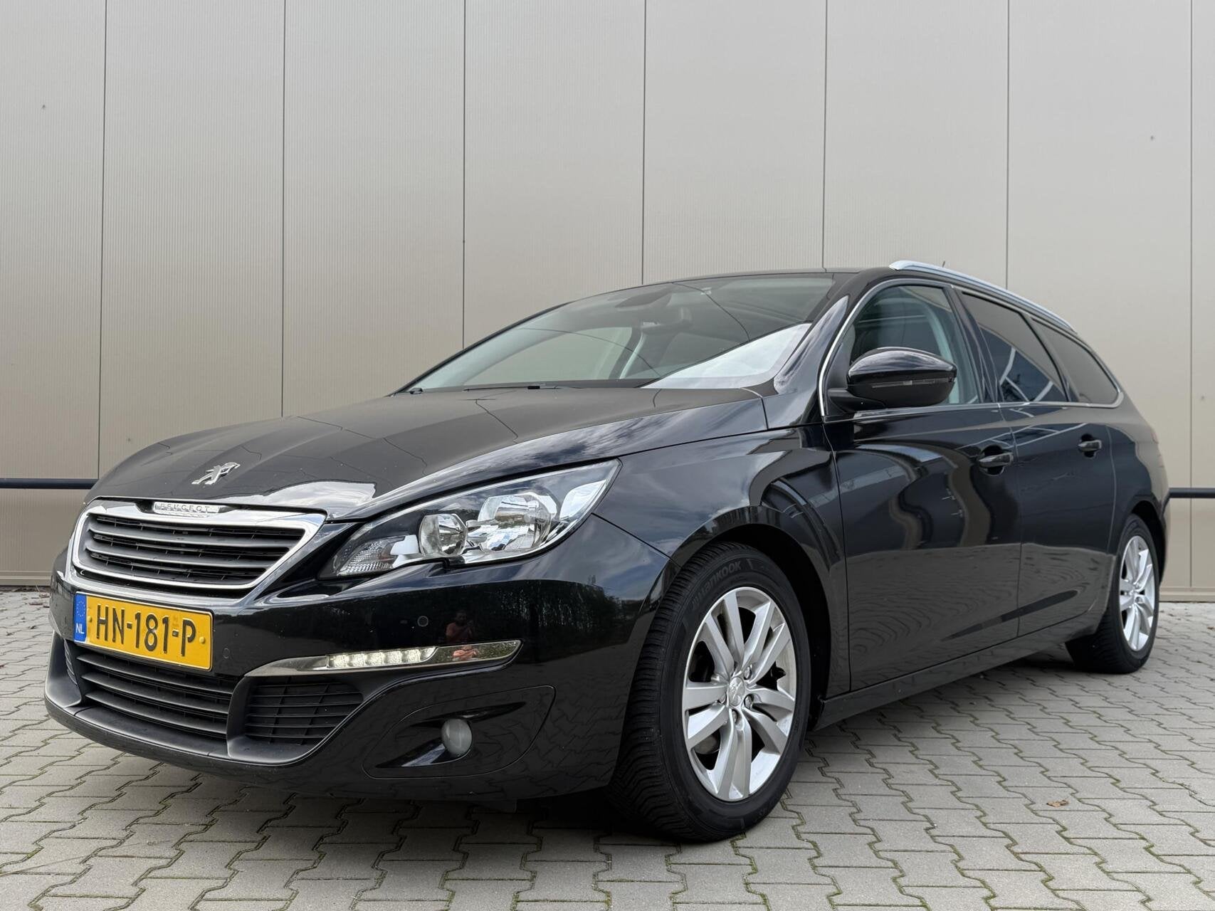 Peugeot 308 SW 1.6 BlueHDI |Leder|Pano|Camera|nw Distributie, Auto's, Voorwielaandrijving, Gebruikt, 4 cilinders, Zwart