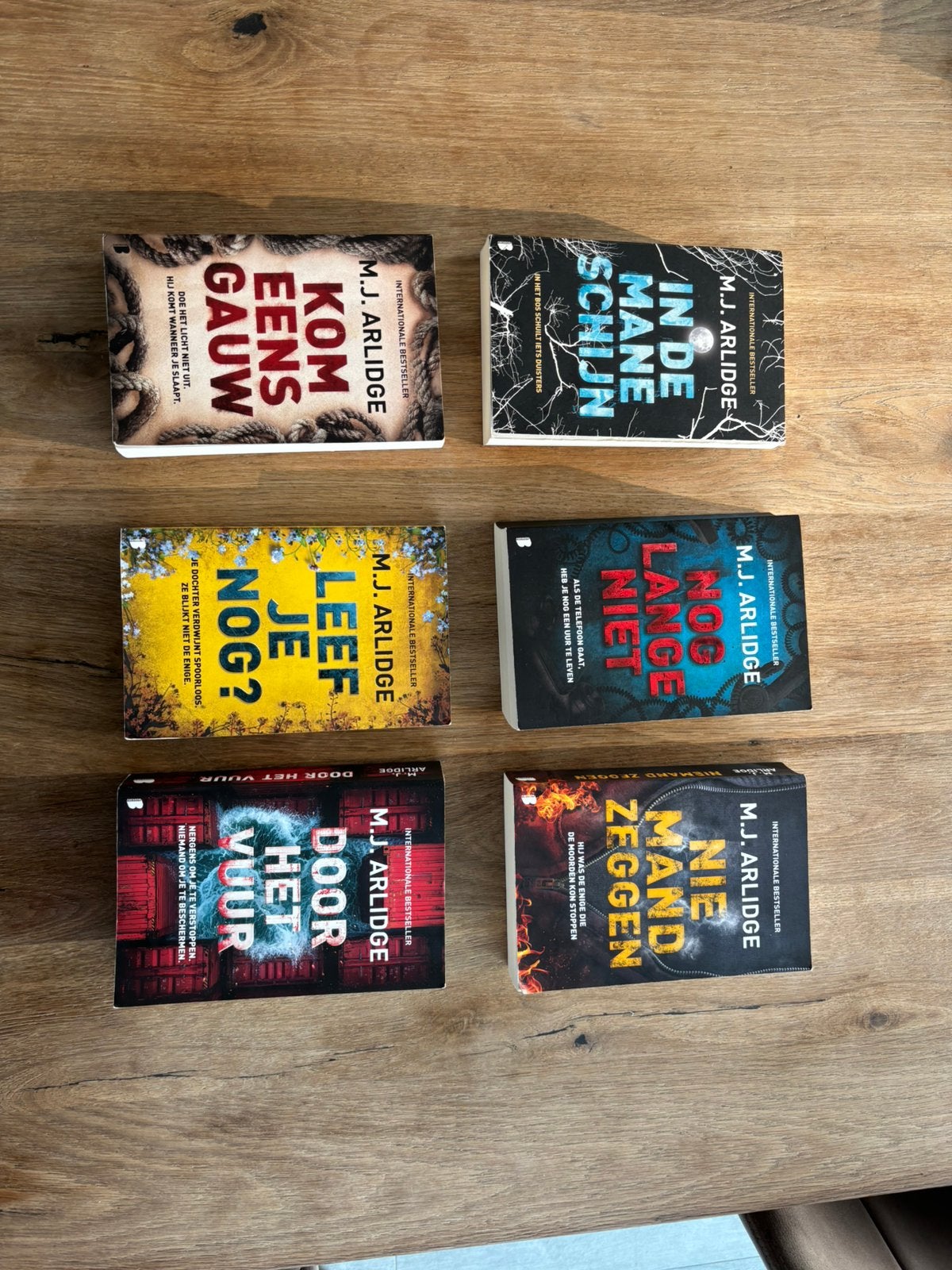 M.J. Arlidge (Helen Grace). Nummer 8,9,10,11,12 en 13), Ophalen, Zo goed als nieuw