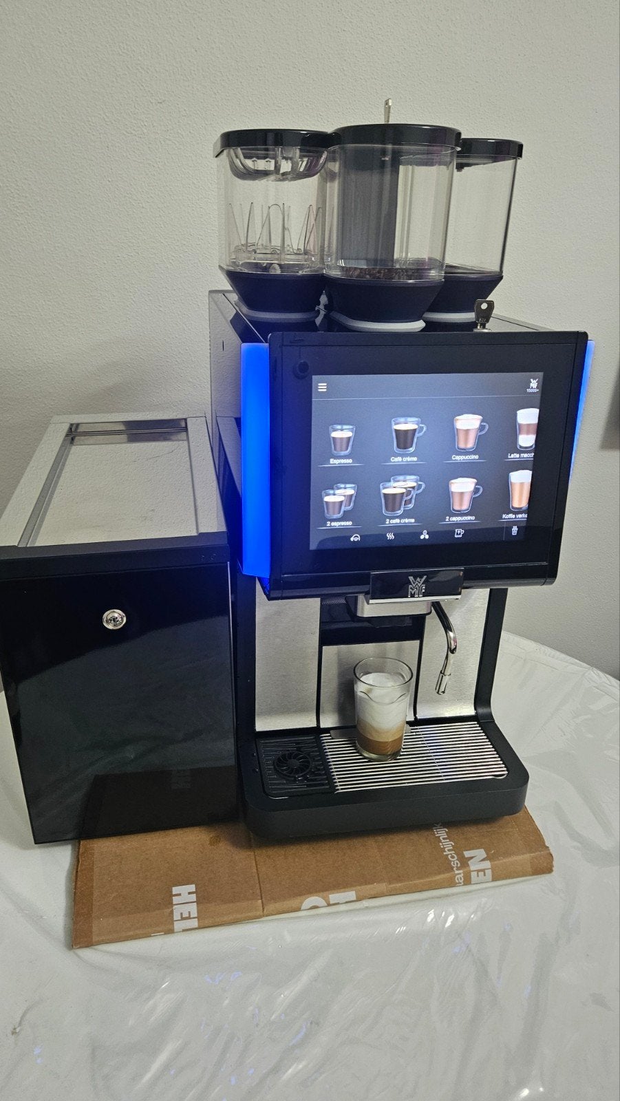WMF 1500s+ bj: 2022, ynamic melk, twee koffiebonen. cacao, Ophalen, 10 kopjes of meer, Koffiemachine, Koffiebonen