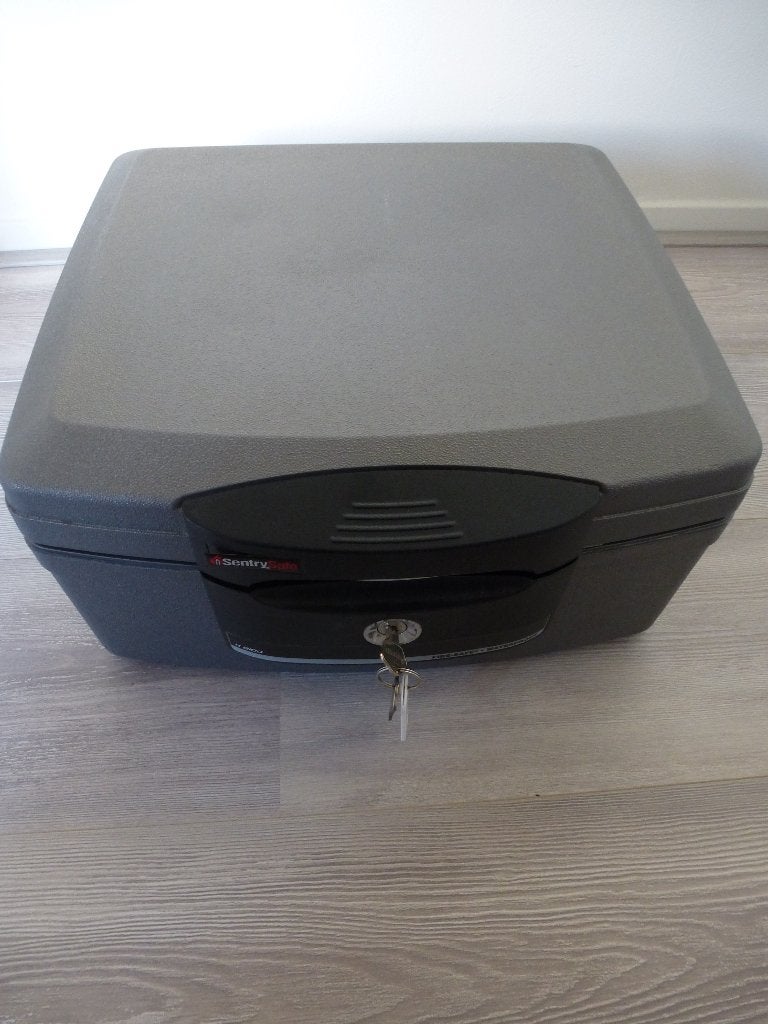 Sentry kluiskoffer - Brandwerend en Waterdicht, Ophalen, Gebruikt, Brandkast