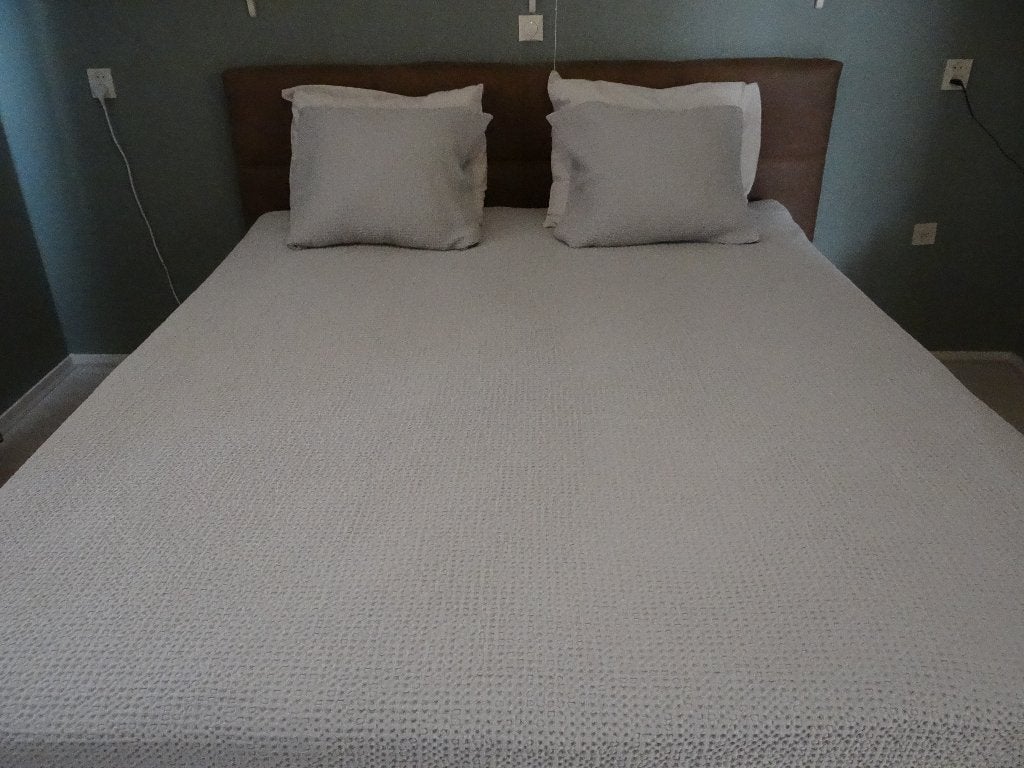 nieuwe grijze sprei 3.00 x 2.70 m met overtrekken, Huis en Inrichting, Lits-jumeaux, Overige typen, Katoen, Nieuw