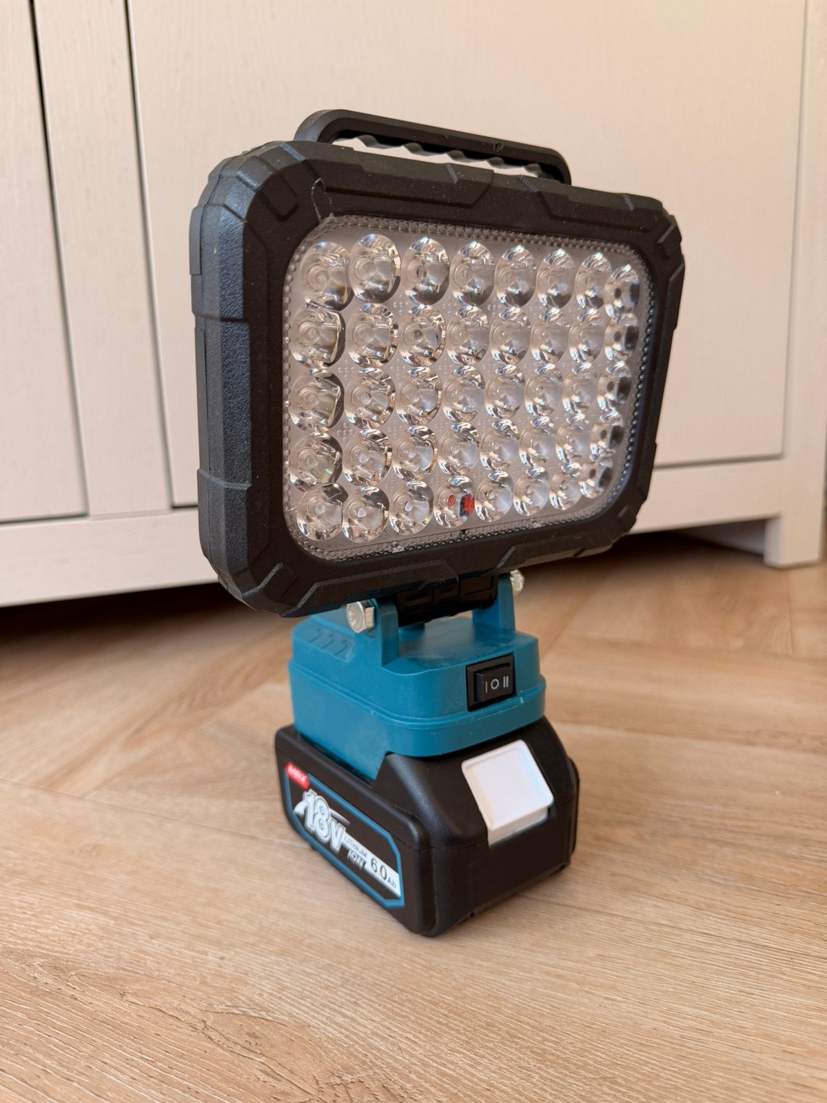 Makita 18V LED Werklamp – 40 LED’s + Powerbank Functie, Nl, Nieuw, Ophalen of Verzenden, Accu
