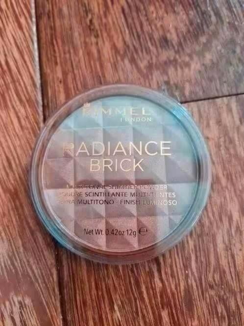 Rimmel radiance Brick Bronzer 12 g nr 001, Ophalen of Verzenden, Nieuw, Bruin, Gehele gezicht